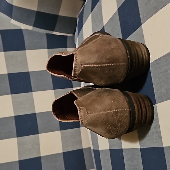 Born bootie shoes 6.5 - Picture 10 of 10